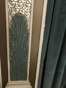 pilaster-detail acanthus base