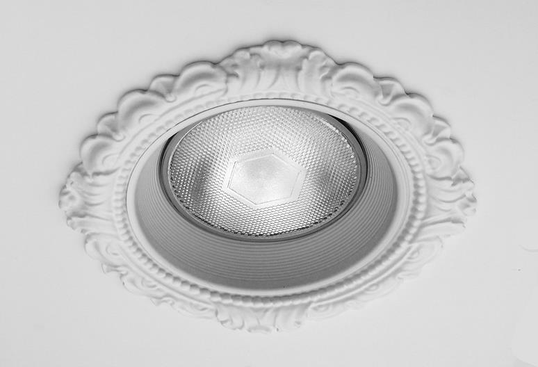 Recessed Light Trim for incandescent or LED Bulbs.
